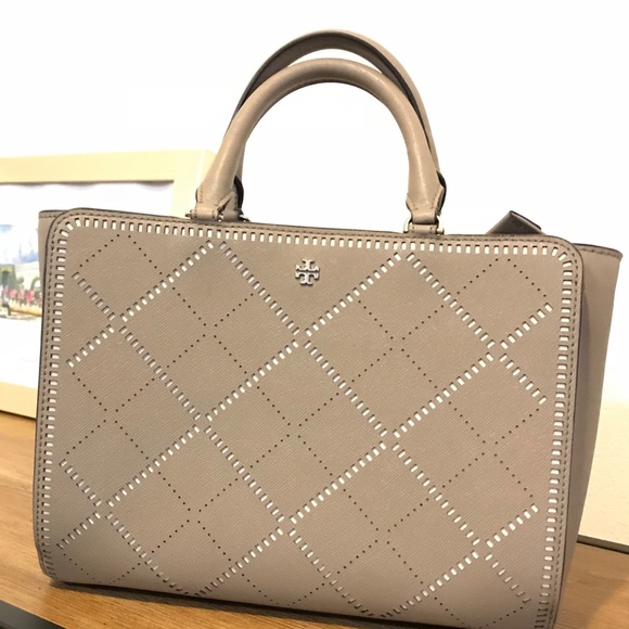 Tory Burch Handbags - Tory Burch Robinson Crosshatch - French Gray